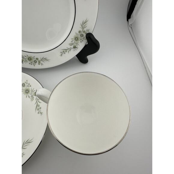 Wedgwood "Westbury" Bone China Trio Tea Set Silver Gilding Footed Cup - Picture 5 of 9